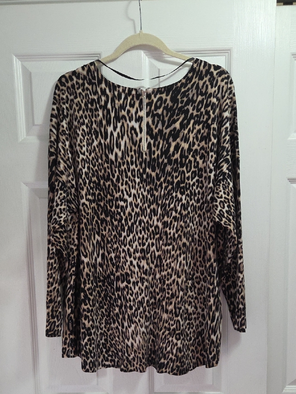 Cable & Gauge Leopard Print Lightweight Sweater - Picture 3 of 4